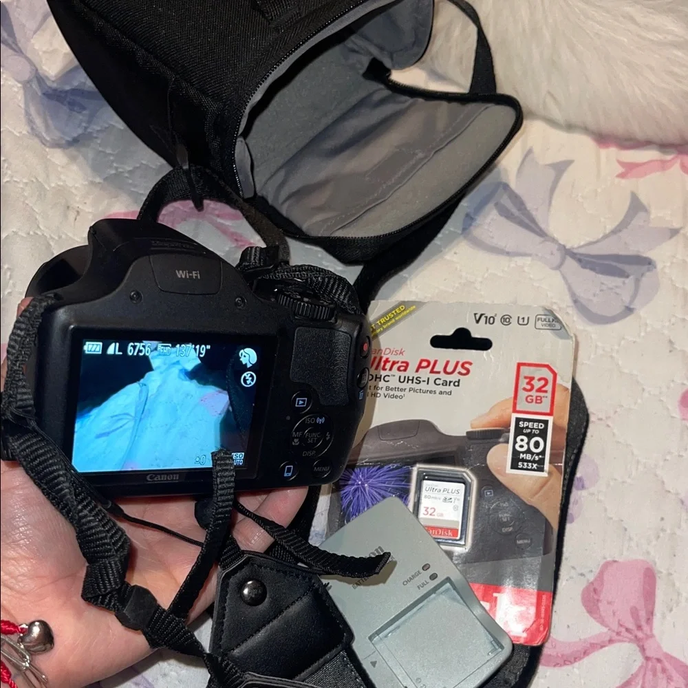 Canon Black DSLR Camera with 32GB SanDisk Card and Charger